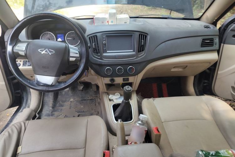 Used Chery E5 2012 1.5L Manual Sport Edition Center Console