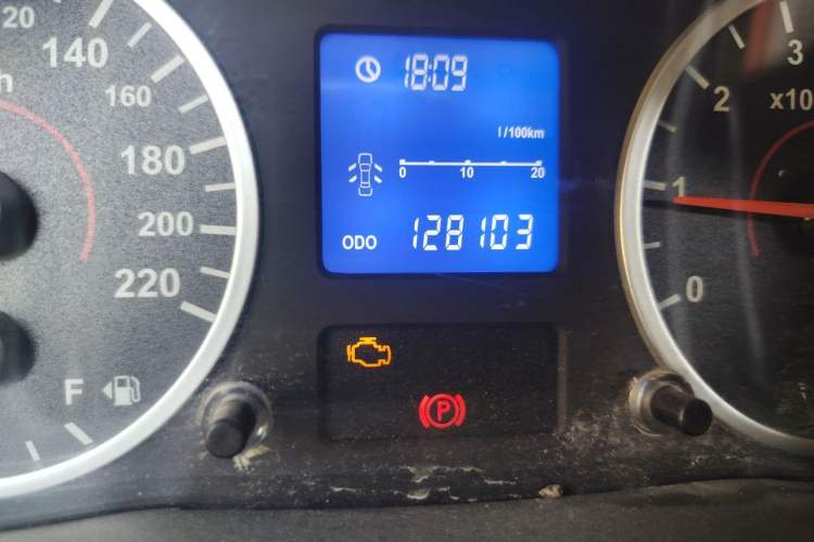 Used Chery E5 2012 1.5L Manual Sport Edition Odometer Close Up