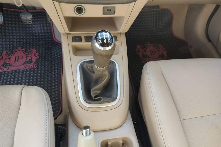 Used Chery E5 2012 1.5L Manual Sport Edition Gear Lever