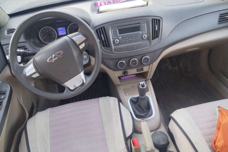 Used Chery E5 2012 1.5L Manual Sport Edition Center Console