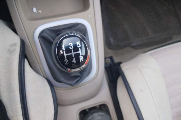 Used Chery E5 2012 1.5L Manual Sport Edition Gear Lever
