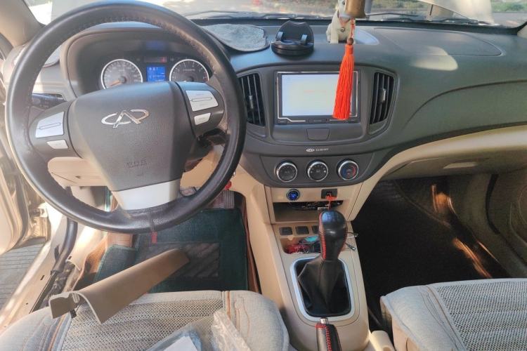 Used Chery E5 2012 1.5L Manual Sport Edition Center Console