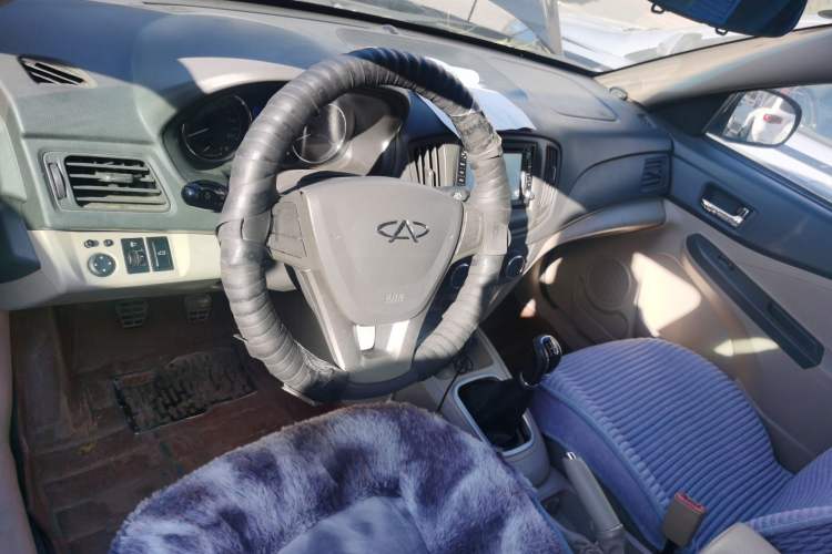 Used Chery E5 2014 1.5L Manual Youyue Model Center Console