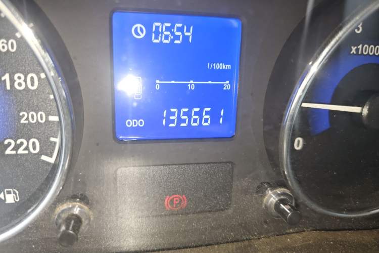 Used Chery E5 2014 1.5L Manual Zhiyue Model Odometer Close Up