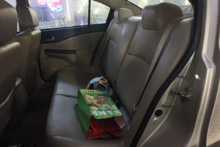 Used Chery E5 2014 1.5L Manual Youyue Model Interior 4