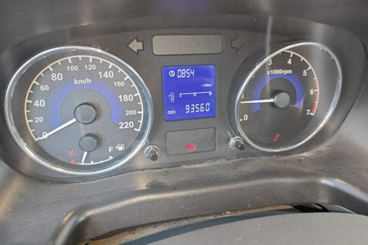 Used Chery E5 2014 1.5L Manual Zhiyue Model Odometer Close Up