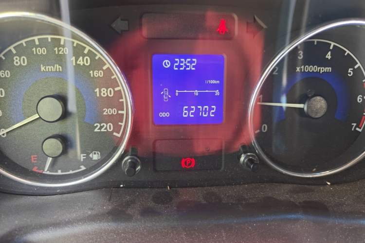 Used Chery E5 2014 1.5L Manual Zhiyue Model Odometer Close Up