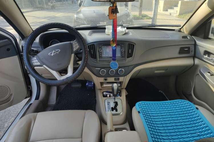 Used Chery E5 2014 1.8L CVT Enjoyment Model Center Console