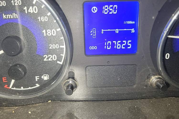 Used Chery E5 2014 1.5L Manual Youyue Model Odometer Close Up