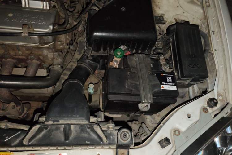 Used Chery Eastar 2004 2.0L Automatic Base Version Engine Bay Left