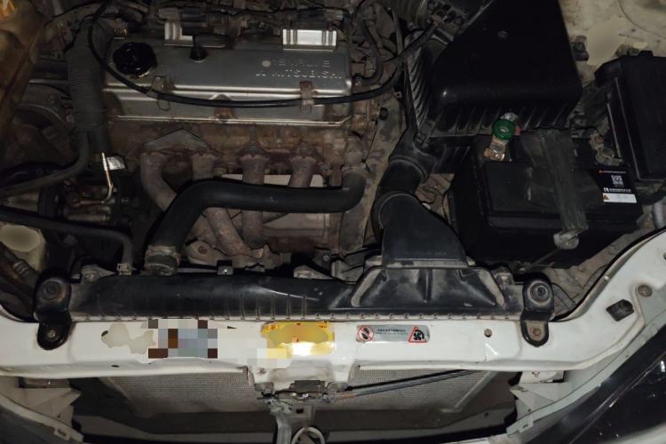Used Chery Eastar 2004 2.0L Automatic Base Version Engine Bay
