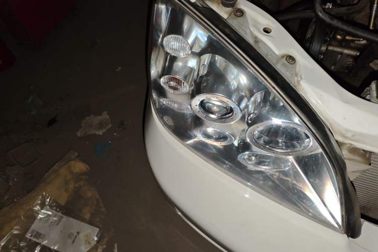 Used Chery Eastar 2004 2.0L Automatic Base Version Right Front Headlight