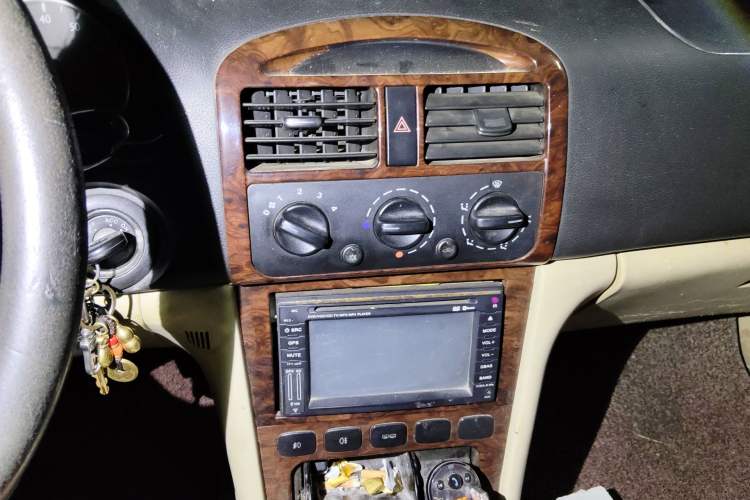 Used Chery Eastar 2005 2.0L Manual Base Version Audio And AC Panel