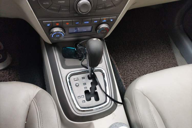 Used Chery Eastar 2012 2.0L CVT Zhiya Edition Gear Lever