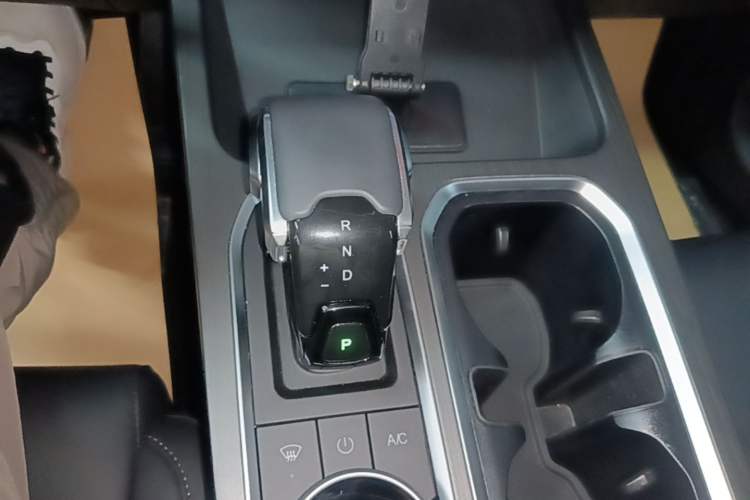 Used Chery Explore 06 2023 Urban Edition 1.6T Two-Wheel Drive Comfort Gear Lever