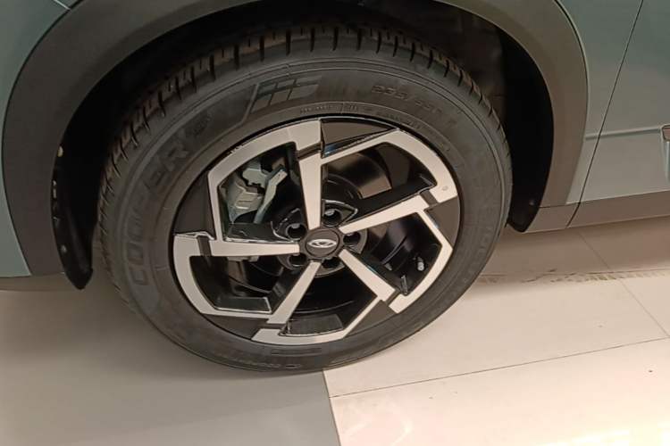 Used Chery Explore 06 2023 Urban Edition 1.6T Two-Wheel Drive Comfort Left Front Wheel Hub