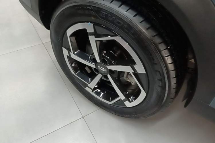 Used Chery Explore 06 2023 Urban Edition 1.6T Two-Wheel Drive Comfort Right Rear Wheel Hub