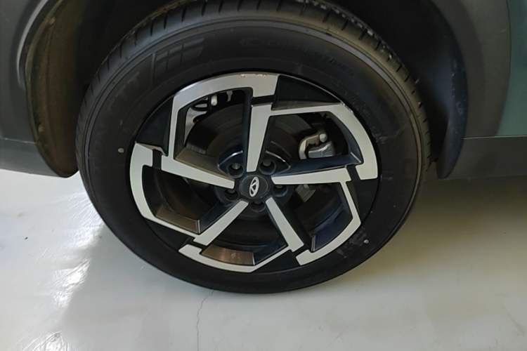Used Chery Explore 06 2023 Urban Edition 1.6T Two-Wheel Drive Luxury Right Rear Wheel Hub