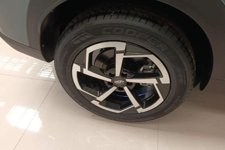 Used Chery Explore 06 2023 Urban Edition 1.6T Two-Wheel Drive Comfort Right Rear Wheel Hub
