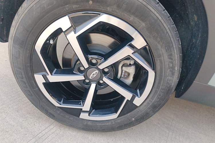Used Chery Explore 06 2023 Urban Edition 1.6T Two-Wheel Drive Luxury Right Rear Wheel Hub