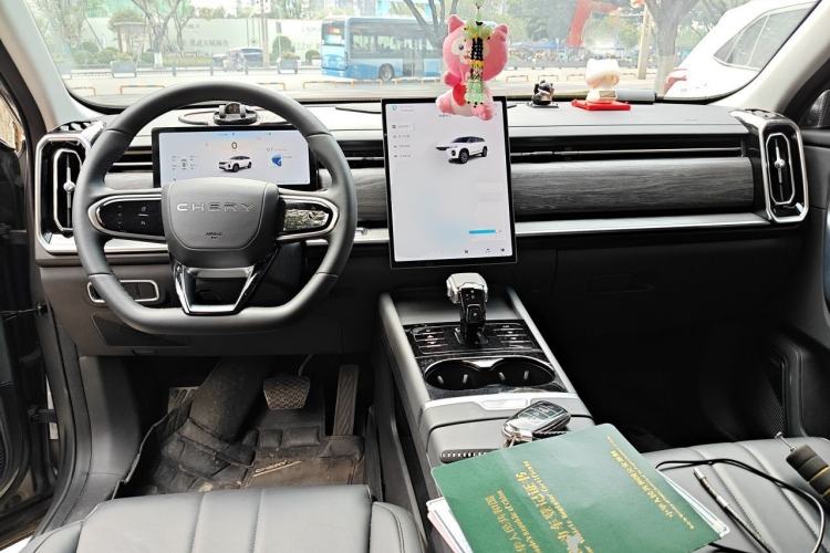 Used Chery Explore 06 2025 Urban Edition 1.6T Two-Wheel Drive Comfort Center Console