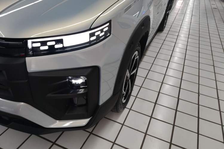 Used Chery Explore 06 2025 1.6T Four-Wheel Drive Discovery Edition Left Front Headlight
