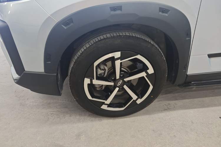 Used Chery Explore 06 2025 1.6T Four-Wheel Drive Discovery Edition Left Front Wheel Hub