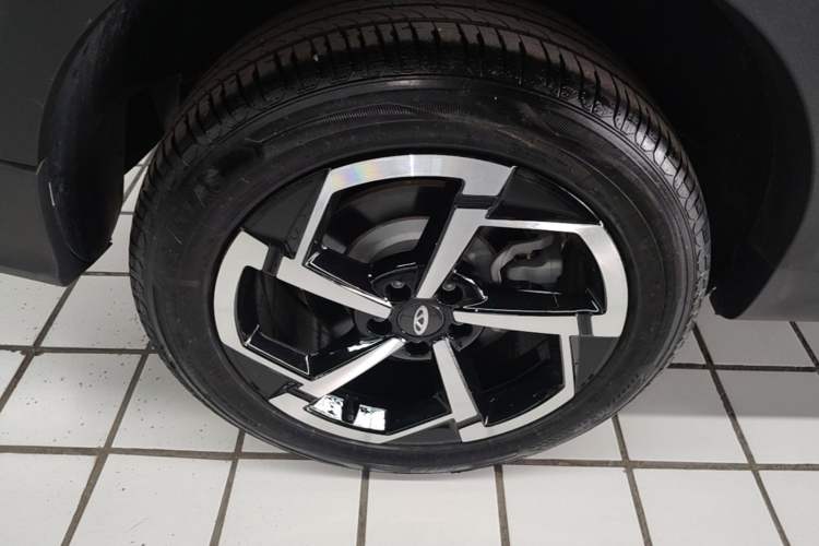 Used Chery Explore 06 2025 1.6T Four-Wheel Drive Discovery Edition Right Rear Wheel Hub