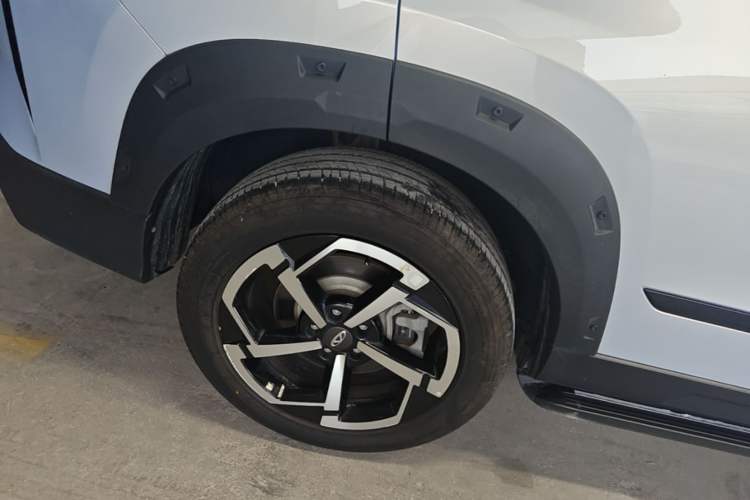 Used Chery Explore 06 2025 1.6T Four-Wheel Drive Discovery Edition Right Rear Wheel Hub