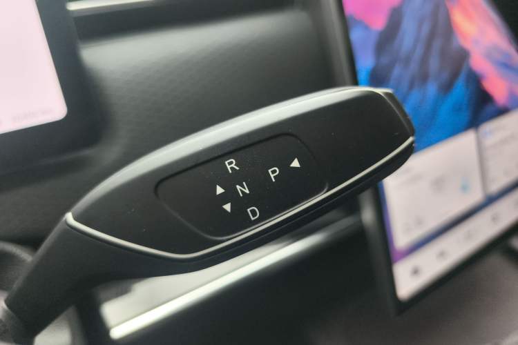 Used Chery Explore 06 C-DM 2024 Luxury Model Gear Lever