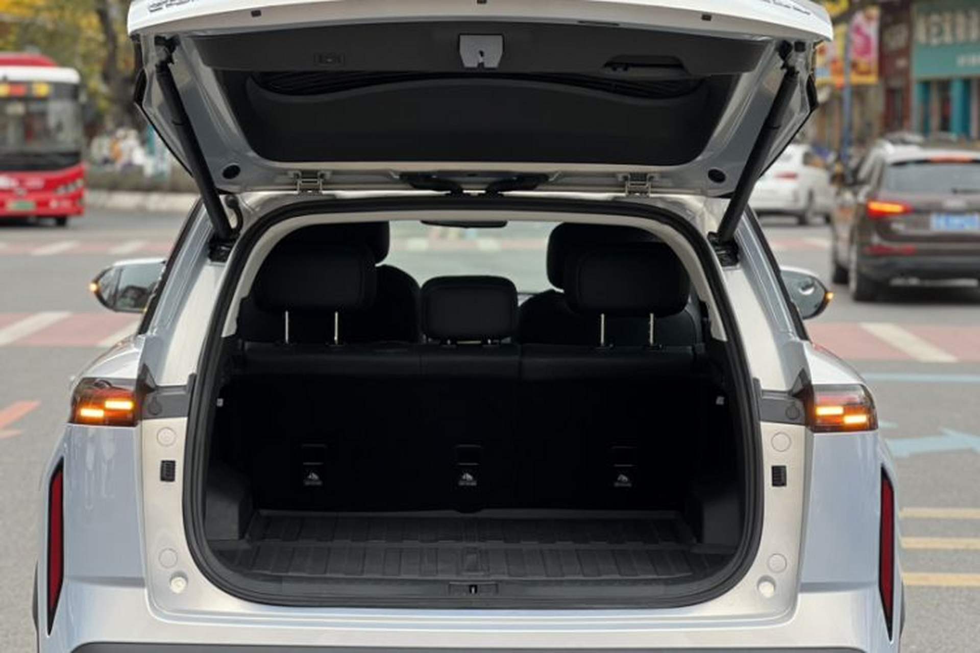 Used Chery Explore 06 C-DM 2024 Luxury Model Exterior 8