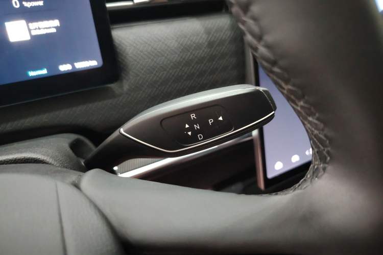 Used Chery Explore 06 C-DM 2024 Luxury Model Gear Lever