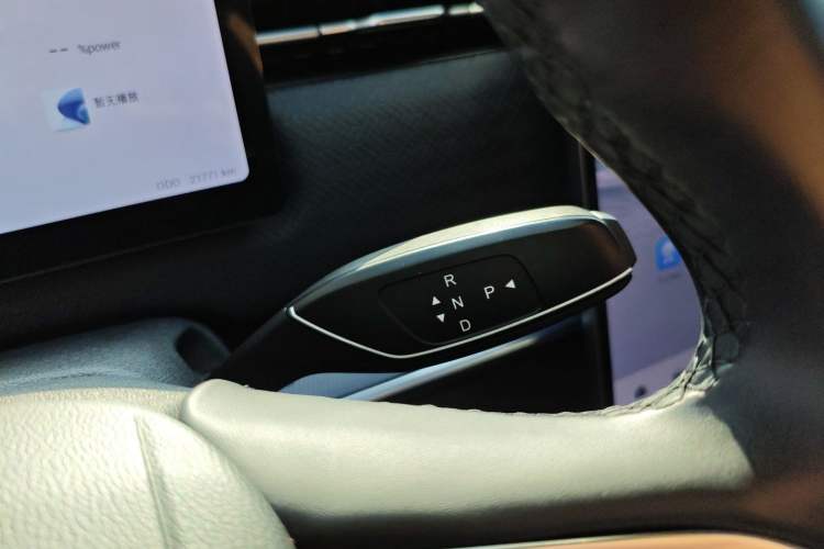 Used Chery Explore 06 C-DM 2024 Luxury Model Gear Lever