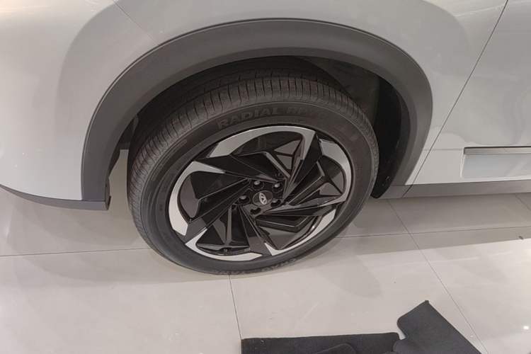 Used Chery Explore 06 C-DM 2024 Luxury Model Left Front Wheel Hub