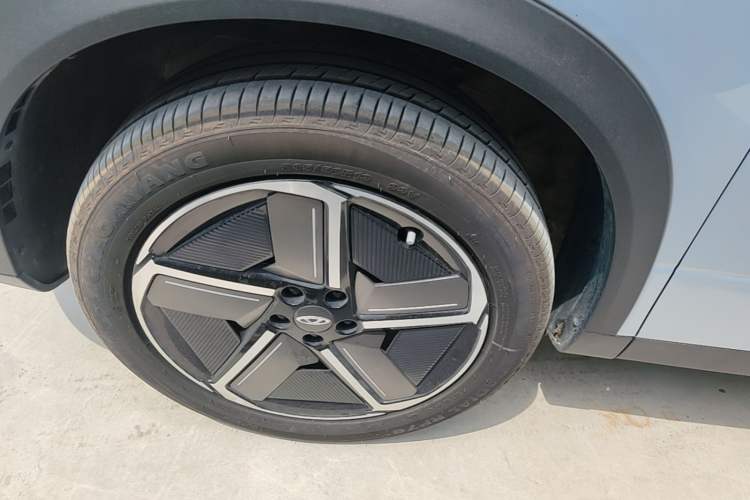 Used Chery Explore 06 C-DM 2024 Luxury Model Left Front Wheel Hub