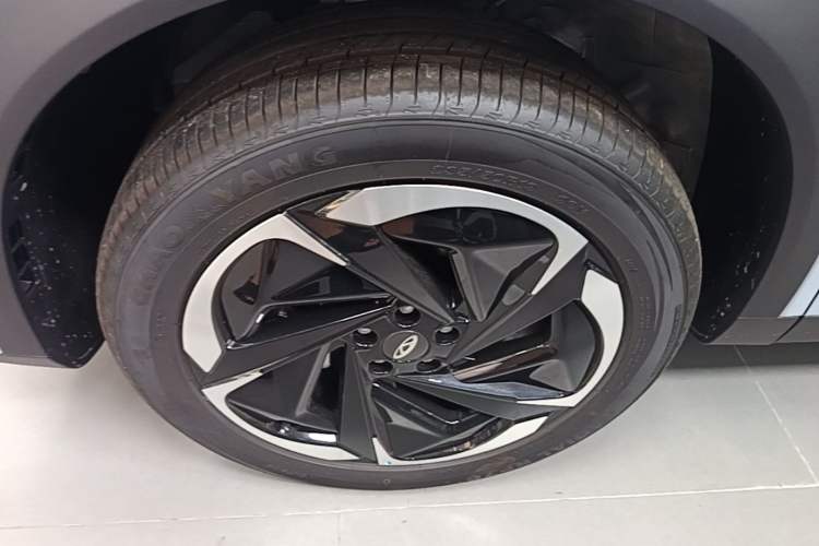 Used Chery Explore 06 C-DM 2024 Luxury Model Left Front Wheel Hub