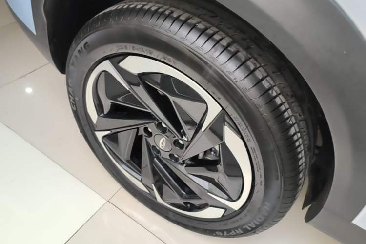 Used Chery Explore 06 C-DM 2024 Luxury Model Right Rear Wheel Hub