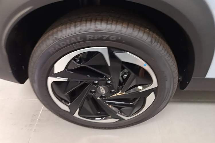Used Chery Explore 06 C-DM 2024 Luxury Model Right Rear Wheel Hub