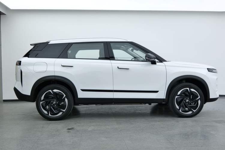 Used Chery Explore 06 C-DM 2024 Luxury Model Exterior 8