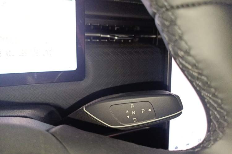 Used Chery Explore 06 C-DM 2024 Luxury Model Gear Lever