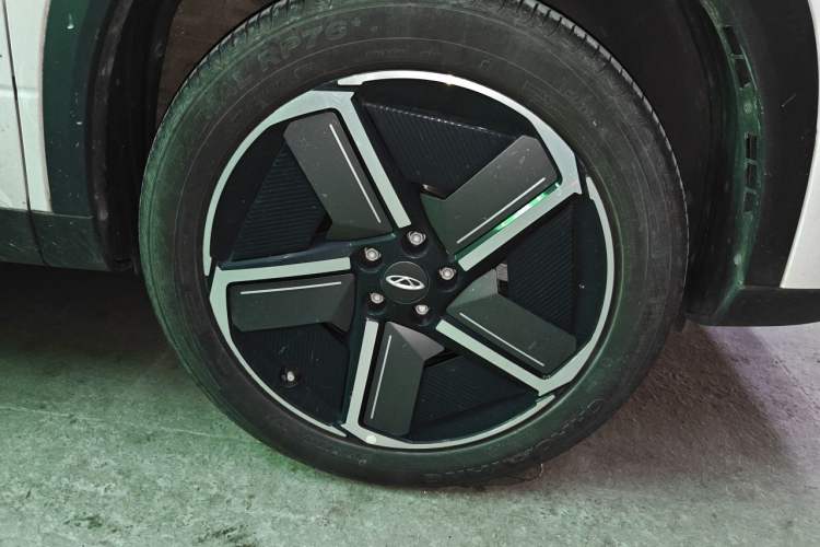 Used Chery Explore 06 C-DM 2024 Luxury Model Right Front Wheel Hub