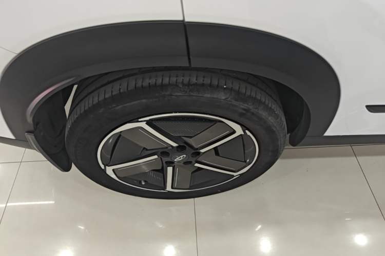 Used Chery Explore 06 C-DM 2024 Luxury Model Right Rear Wheel Hub