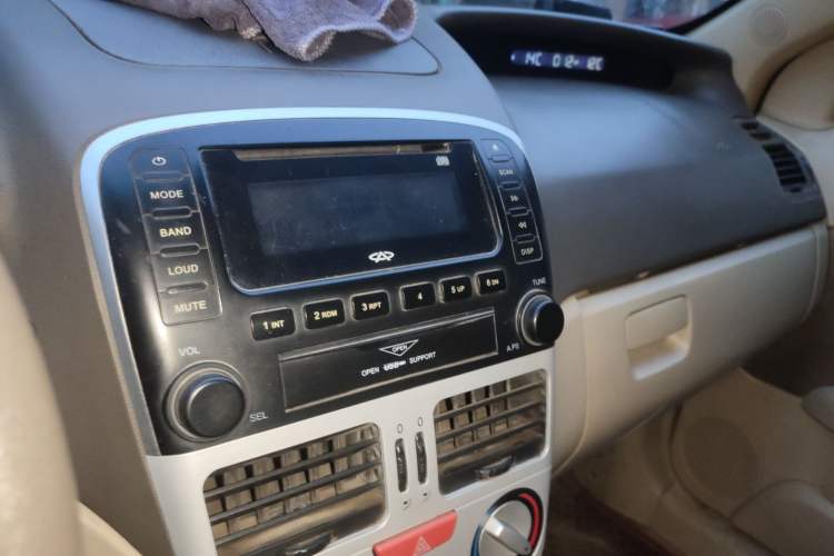 Used Chery Fengyun 2 2010 Hatchback 1.5L Ambition Model Audio And AC Panel
