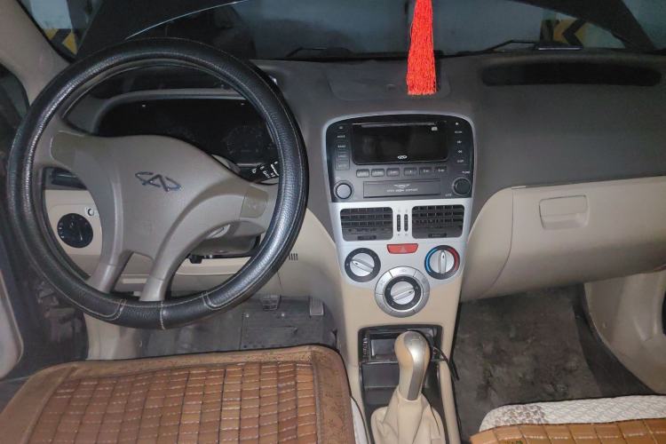 Used Chery Fengyun 2 2010 Hatchback 1.5L Ambition Model Center Console