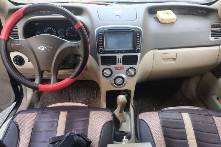 Used Chery Fengyun 2 2010 Hatchback 1.5L Ambition Model Center Console