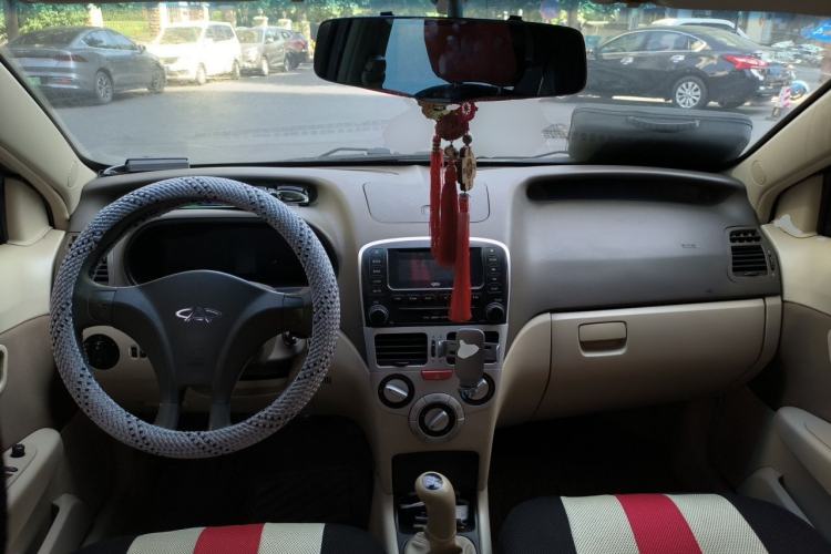 Used Chery Fengyun 2 2010 Hatchback 1.5L Powerful Model Center Console