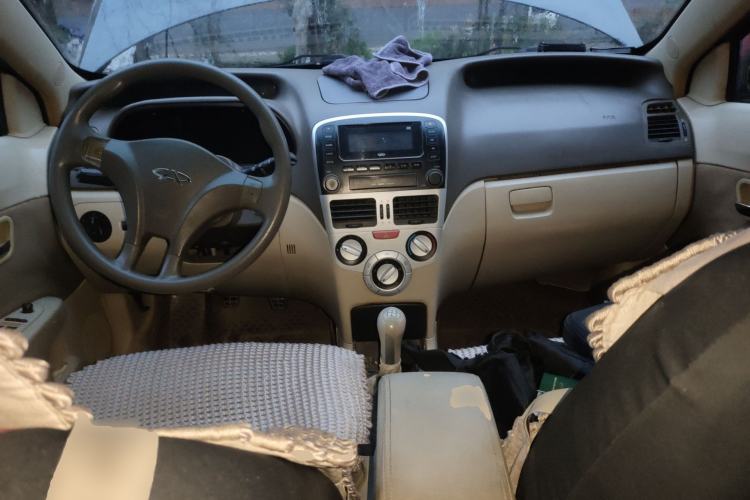 Used Chery Fengyun 2 2010 Hatchback 1.5L Ambition Model Center Console