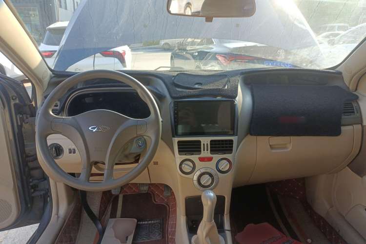 Used Chery Fengyun 2 2010 Hatchback 1.5L Ambition Model Center Console