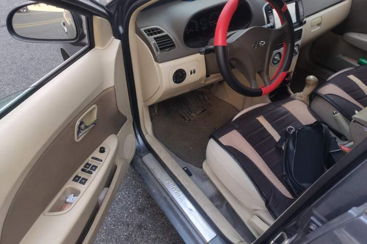 Used Chery Fengyun 2 2010 Hatchback 1.5L Ambition Model Driver Seat