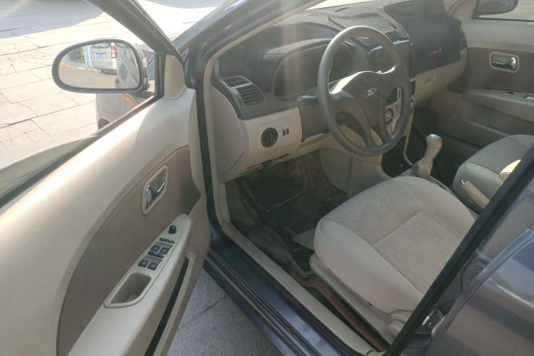 Used Chery Fengyun 2 2010 Hatchback 1.5L Ambition Model Driver Seat